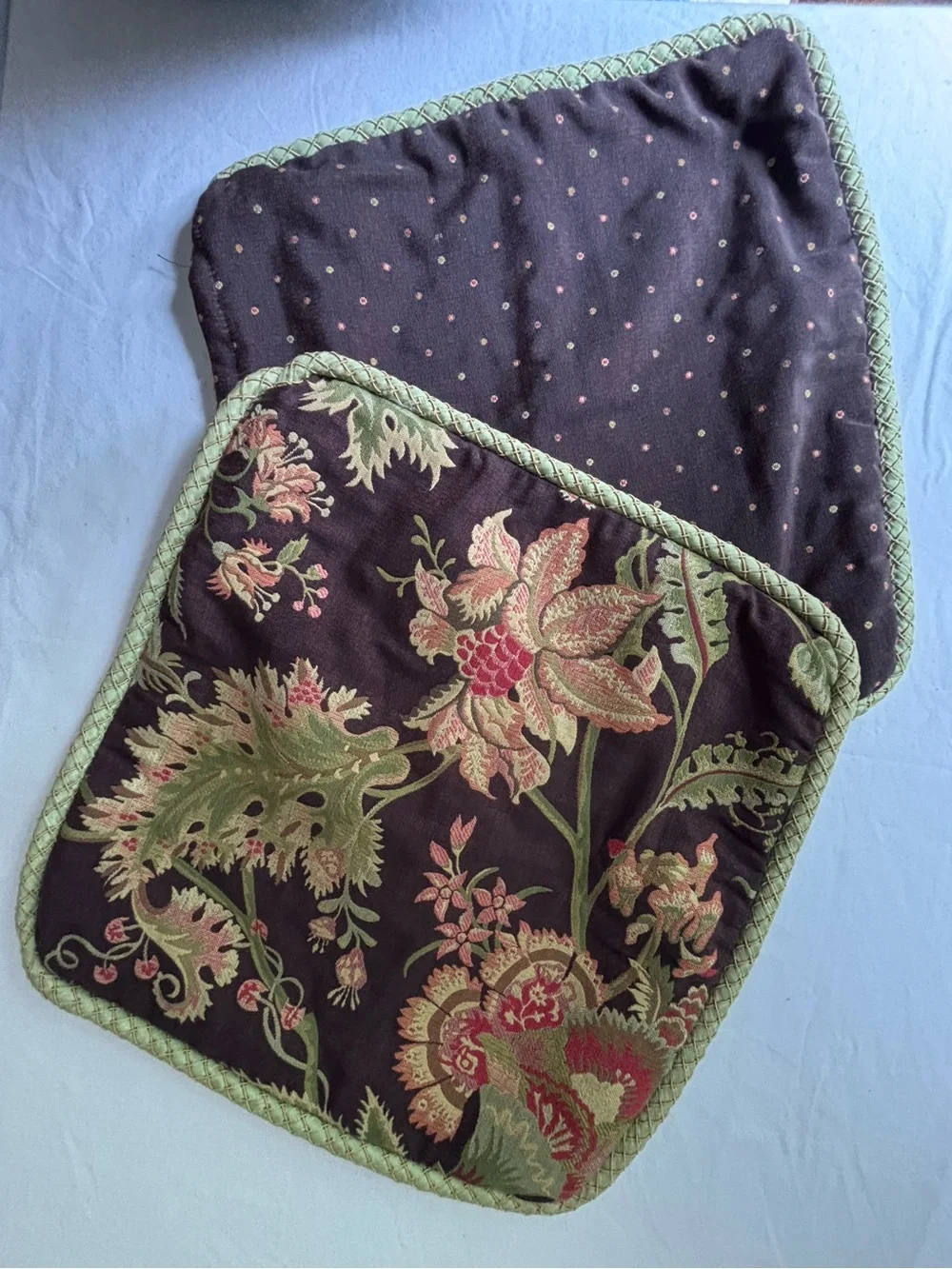Set of 2 vintage floral pillowcases